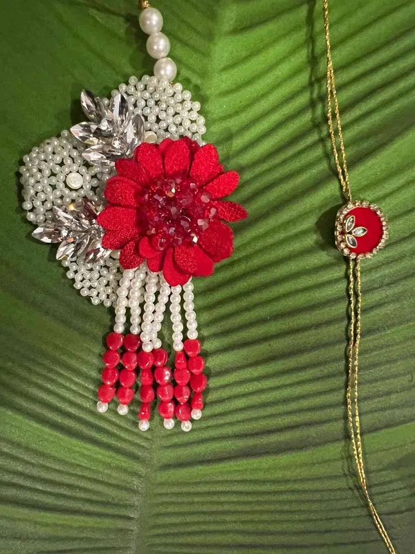 Red_couple_hanging_rakhi