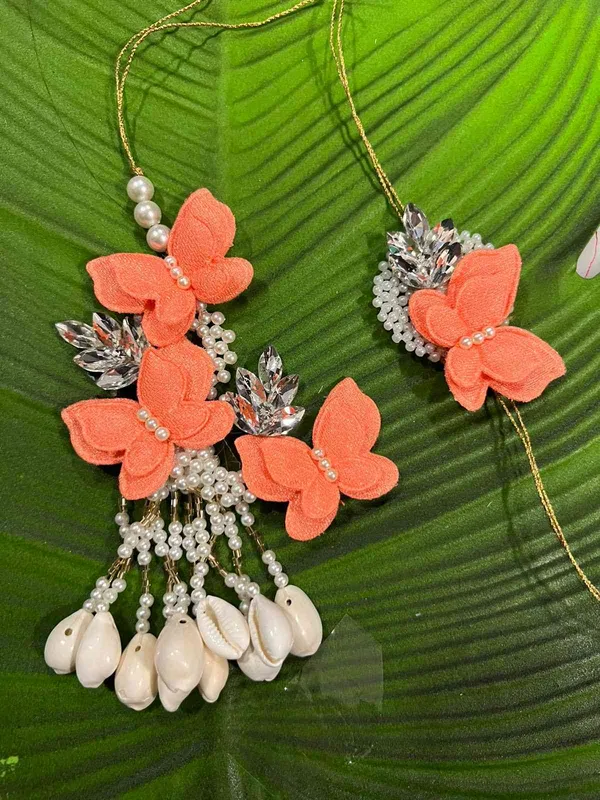 Trendy_Butterflies_couple_set_with_crystal_leafs_&_kaudi_/shell_hangings