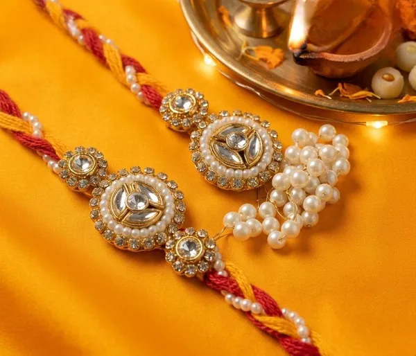 Royal_Pearl_Halo_Rakhi_with_Kundan_Stone_Center_Handmade_Premium_Designer_Raksha_Bandhan_Thread_for_Brother_Festive_Gift_Collection