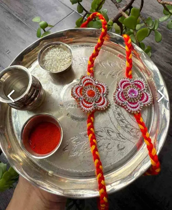 Pink_Rakhi_With_Thick_Thread