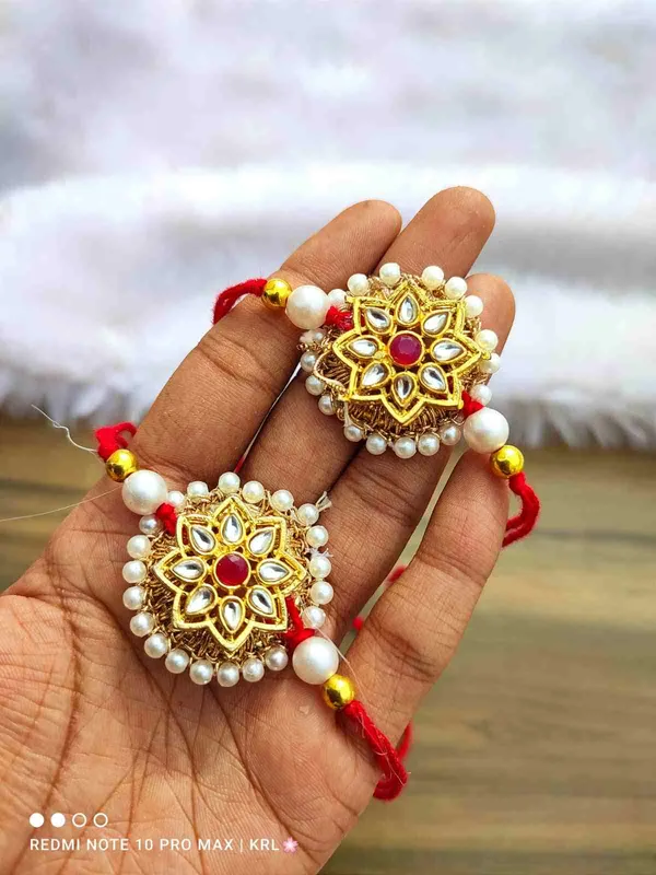 Kundan_Jadau_Rakhi_with_pearl__boundary_in_holden_crochet_base