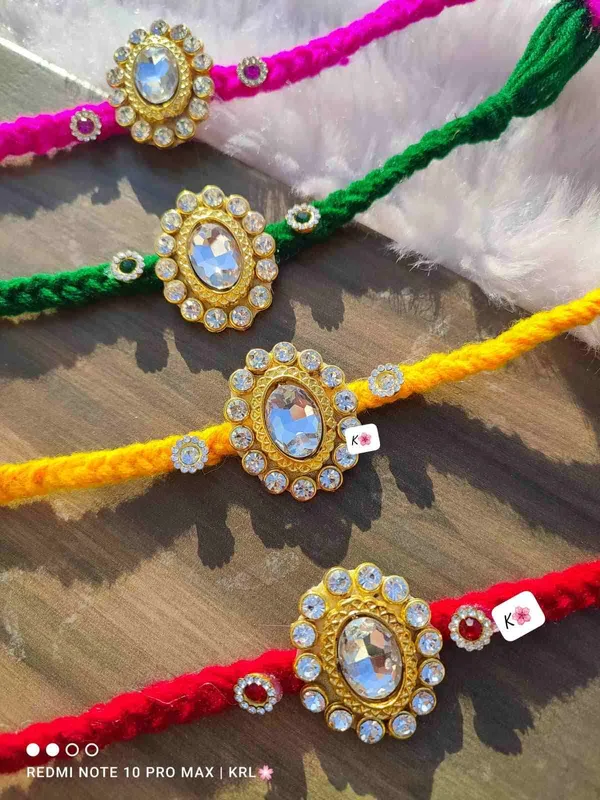 Kundan_Rakhi_with_multicoloured_thread