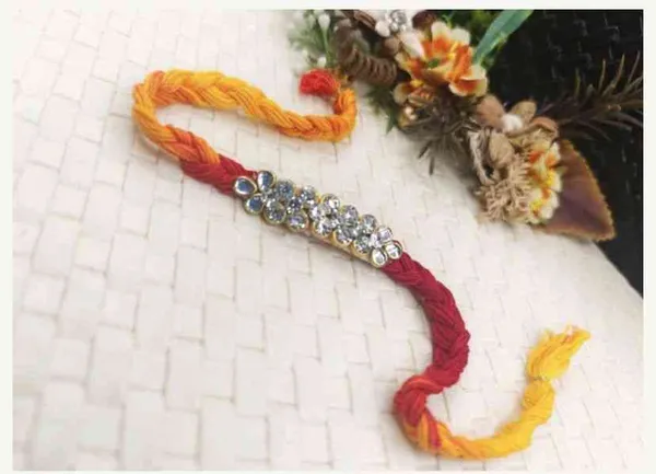 kundan_rakhi_with_thick_moli_thread