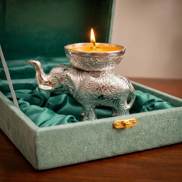 Silver_Finish_Premium_Aluminium_Candle_Holder_For_Home_&_Decor