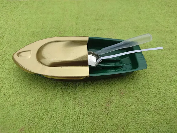 Multicolour_Steam_Powered_Tin_Toy_Boat_Nav_Pop_Put_Putt_Steamer_Boat_Toy__Painted