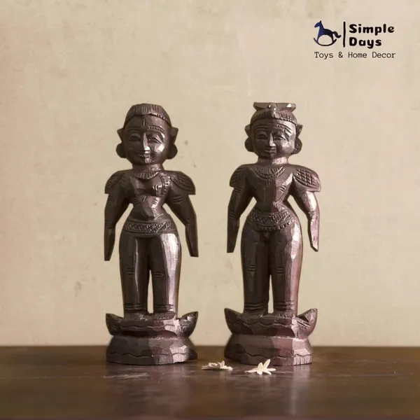 Dark_Brown_Marapachi_Dolls_|_Marapachi_Bommai_|_Wooden_Raja_Rani_Couple_|_Bommala_Koluvu_|_Lakadee_Gudiya_Folk_Toys_|_Male_And_Female_Pair_7_Inches