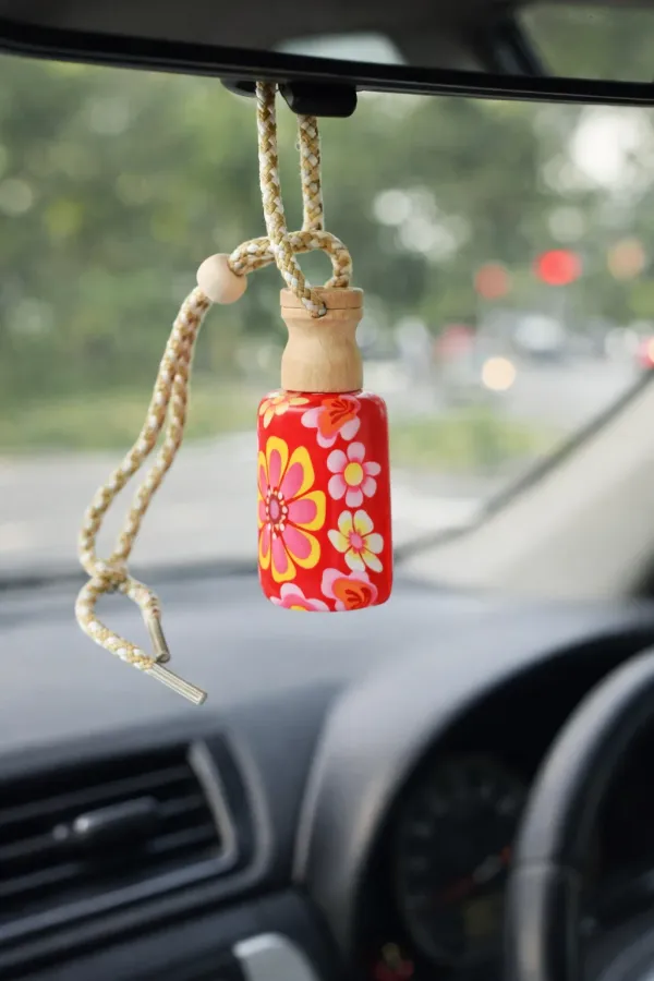 Floral_Design_Hanging_Car_Air_Freshener_Perfume_Bottle_With_Wooden_Cap