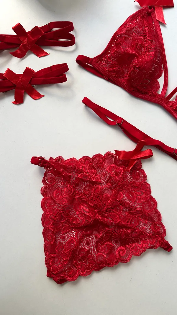 Crimson_Desire_lingerie