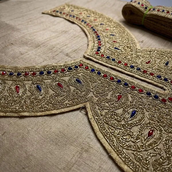 Gold_Tilla_And_Zari_Premium_And_Elegant_Neck_Design_For_Women_And_Girls