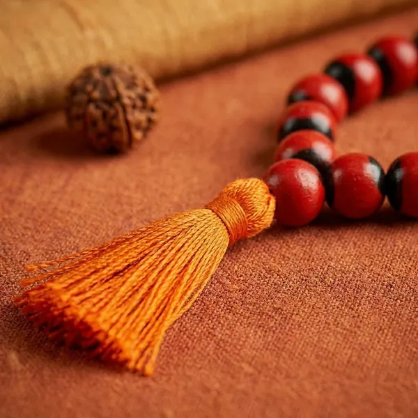 SarvSiddhi_Dayak_Red_Premium_Quality_Laal_Gunja_Maala_And_Rudraksh_Necklace_Pack_Of_2