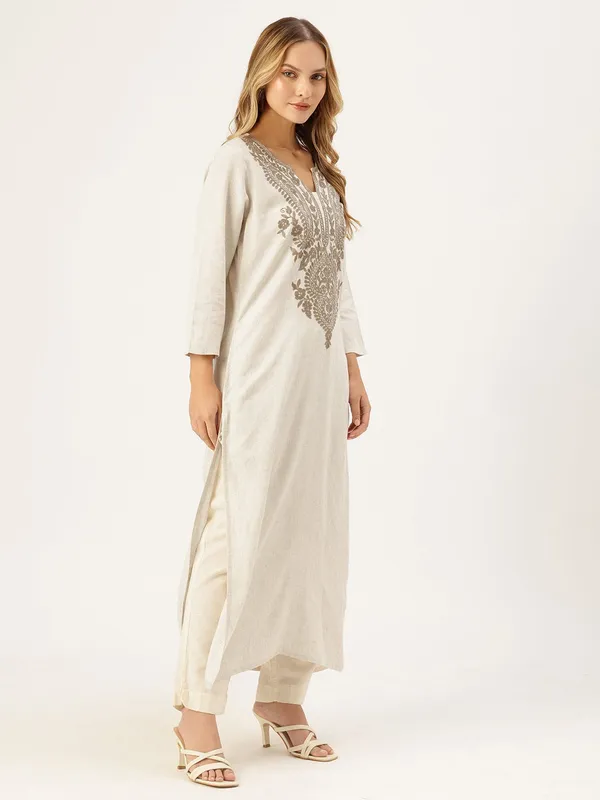 Rangnoor_Ivory_Grace_Embroidered_Cotton_Flex_Kurta_Pant_Set