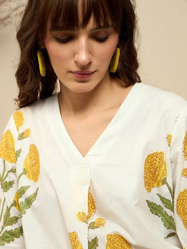 Women's_White_Cotton_Flex_Floral_Embroidery_Kurta_Pant_Co-ord_Set