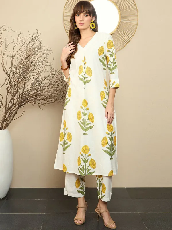 Women's_White_Cotton_Flex_Floral_Embroidery_Kurta_Pant_Co-ord_Set