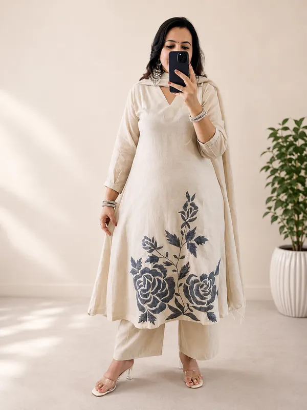 Rangnoor_Women's_Cream_Cotton_Embroidered_Kurta_Pant_Set_with_Dupatta