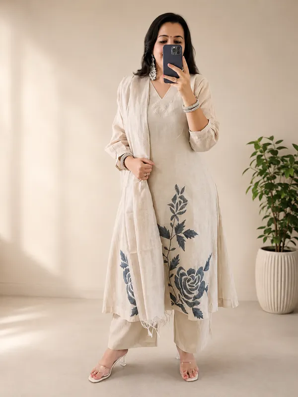 Rangnoor_Women's_Cream_Cotton_Embroidered_Kurta_Pant_Set_with_Dupatta