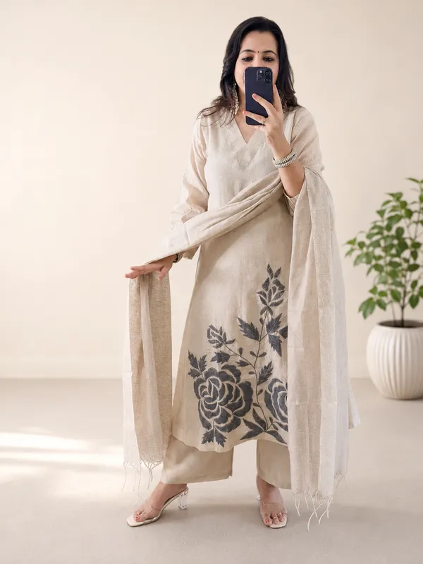 Rangnoor_Women's_Cream_Cotton_Embroidered_Kurta_Pant_Set_with_Dupatta