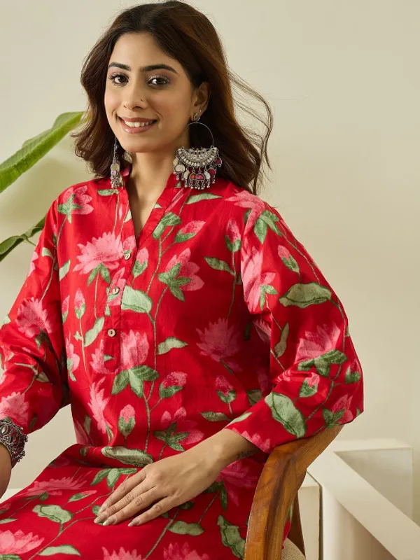 Rangnoor_Women's_Red_Floral_Printed_Cotton_Kurta_with_Farshi_Salwar_Set