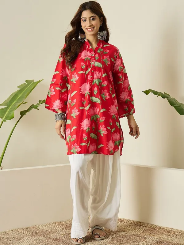 Rangnoor_Women's_Red_Floral_Printed_Cotton_Kurta_with_Farshi_Salwar_Set