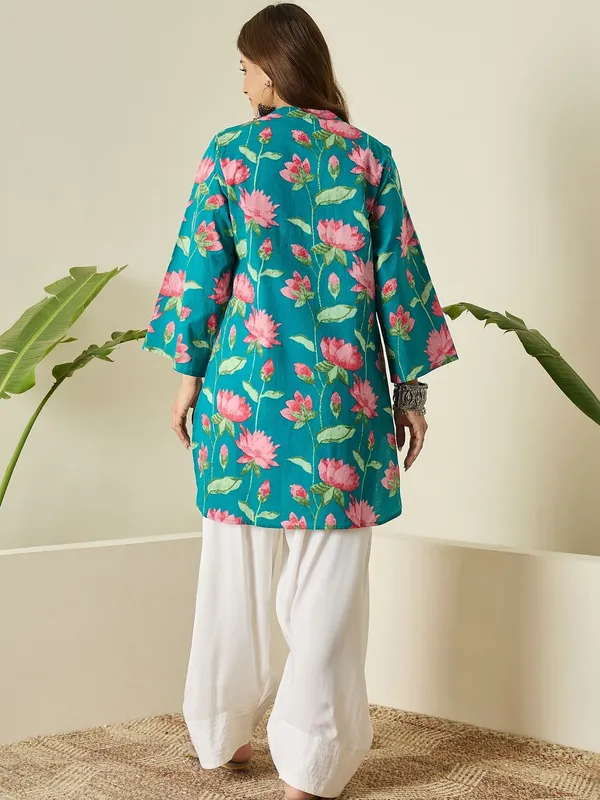 Rangnoor_Women's_Teal_Blue_Floral_Printed_Cotton_Kurta_with_Farshi_Salwar_Set