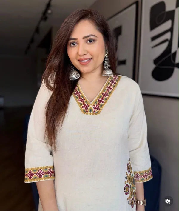 Rangnoor_Women's_Premium_Cotton_Flex_A-Line_Embroidered_Kurti_with_Pockets_-_Off_White