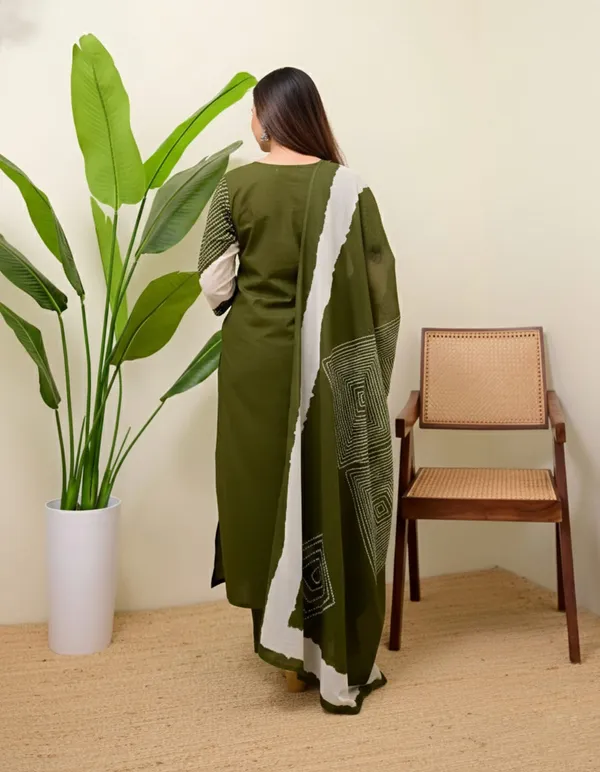 Rangnoor_Women's_Olive_Green_Printed_Kurta_Pant_Dupatta_Set
