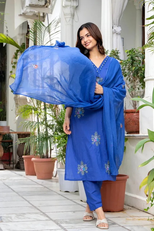 Rangnoor_Azure_Bloom_Cotton_Embroidered_Kurta_Set_with_Dupatta