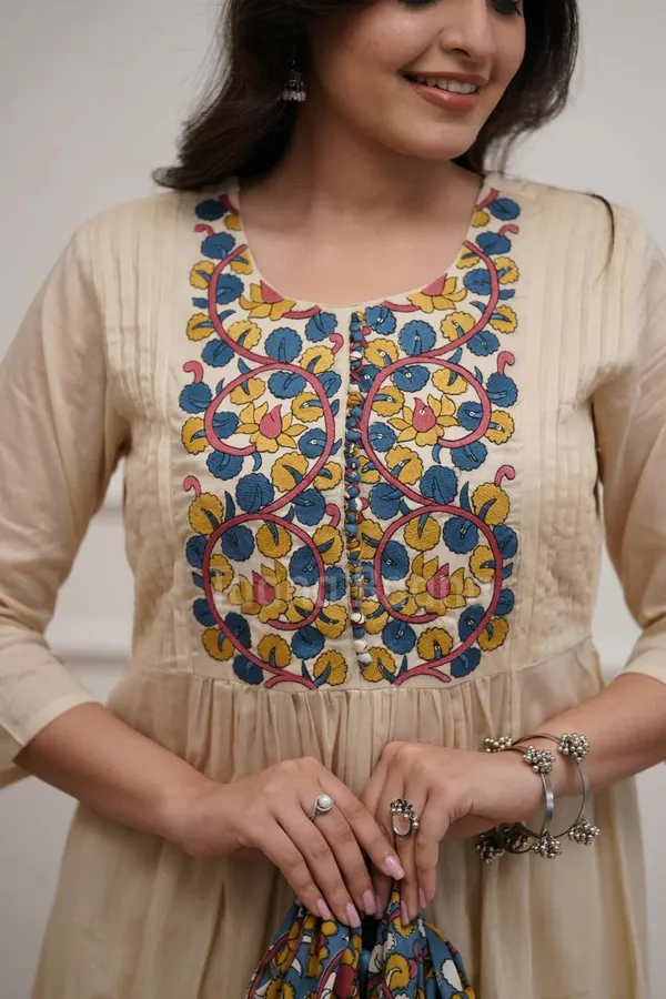 Women's_Cream_Cotton_Kurta_Set_with_Procian_Print_&_Malmal_Dupatta