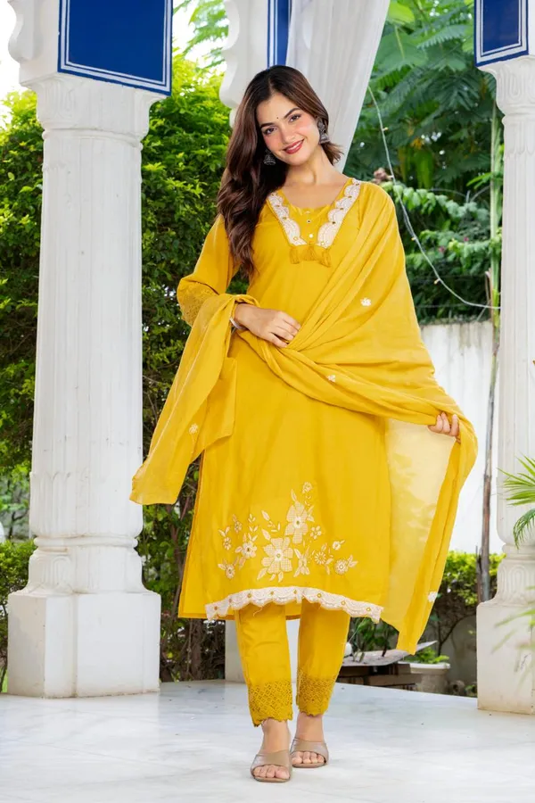 Rangnoor_Sunshine_Bloom_Embroidered_Cotton_Kurta_Set