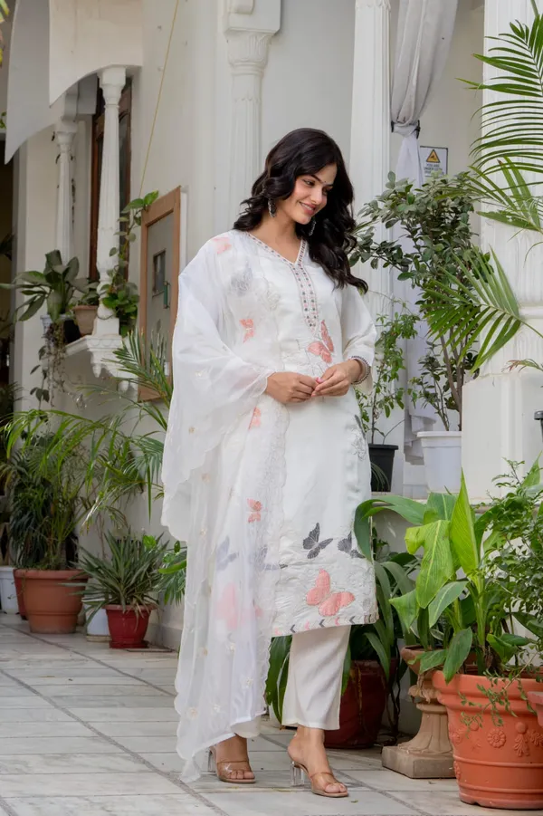 Women's_White_Heavy_Roman_Silk_Kurta_Pant_Set_with_Fancy_Dupatta_&_Embroidery