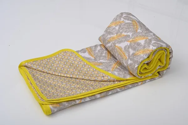 Yellow_100%_Cotton_Cambric_Ac_Dohar_With_Feather_Pattern