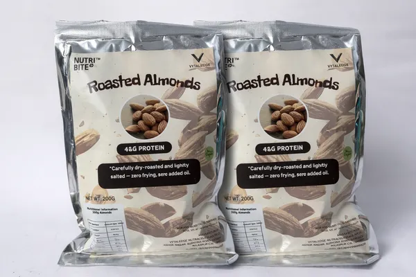 Nutribite_Roasted_Cashew_And_Roasted_Almonds
