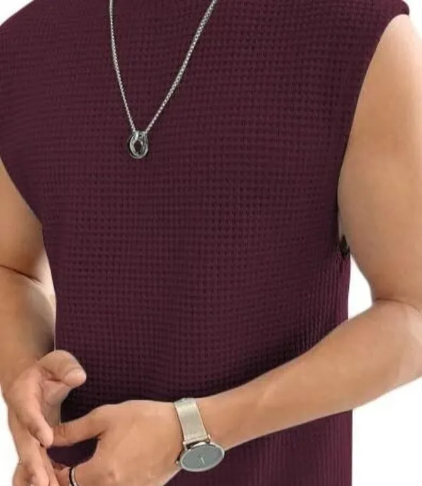 Maroon_Cotton_Blend_Self_Design_Round_Neck_T-Shirt_For_Men