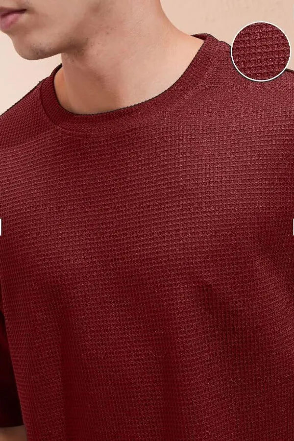 Maroon_Cotton_Blend_Self_Design_Round_Neck_T-Shirt_For_Men