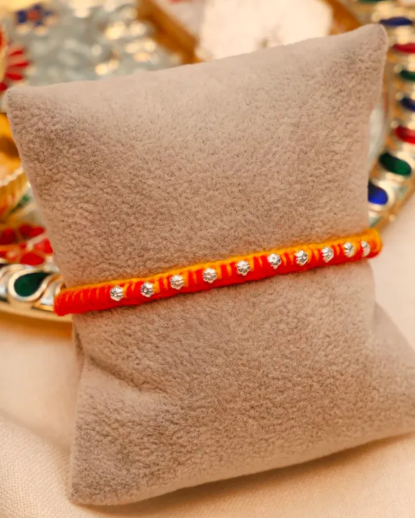 Silver_Buds_Floral_Dora_Rakhi_(Pack_of_4_Rakhi)