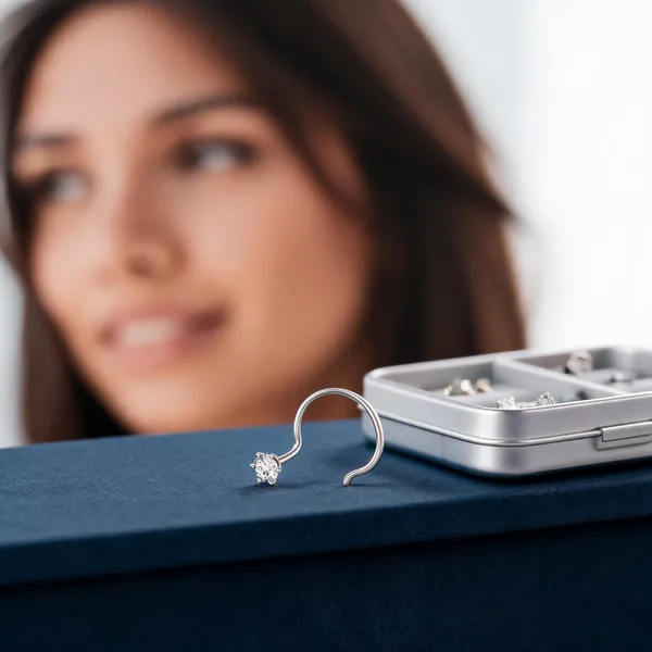 Silver_Single_Stud_Nose_Pin_For_Women