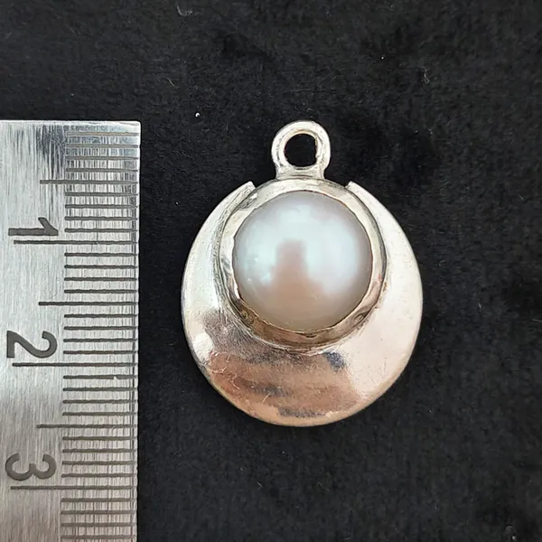 Silver_Half_Moon_Pearl_Pendant_Locket_For_Women_And_Men