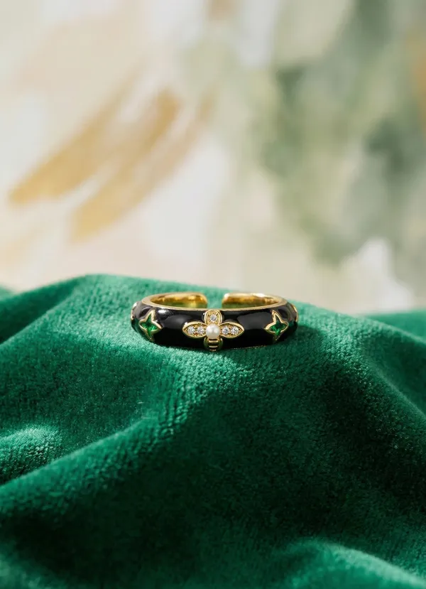 Vaanya_Gold_Plated_Anti_Tarnish_Ring_For_Women