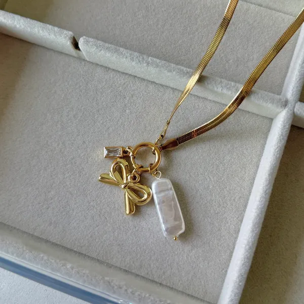 Tisraa_18K_Gold_Plated_Anti_Tarnish_Pendant_Necklace_For_Women