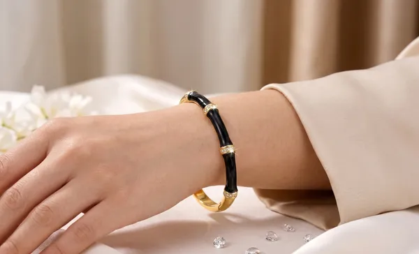Naayra_18K_Gold_Plated_Anti_Tarnish_Bracelet_For_Women_-_Black_and_Gold