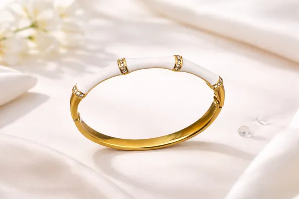 Naayra_18K_Gold_Plated_Anti_Tarnish_Bracelet_For_Women_-_White_and_Gold