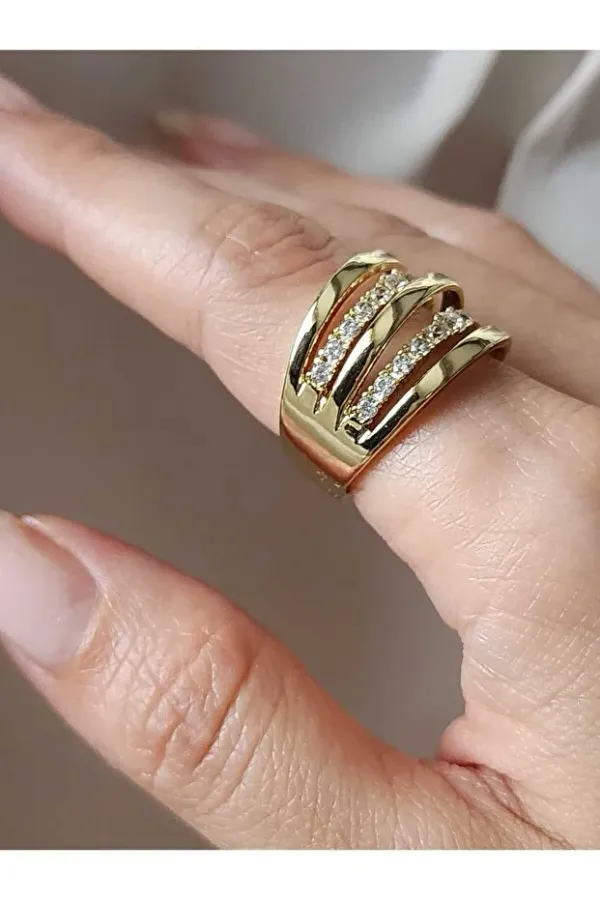 Shanaya_18K_Gold-Plated_Anti_Tarnish_Solitaire_Studded_Ring_For_Women
