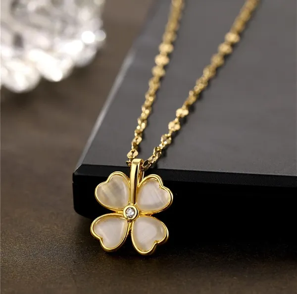 Kumud_Gold_Plated_Anti_Tarnish_Pendant_Necklace_For_Women