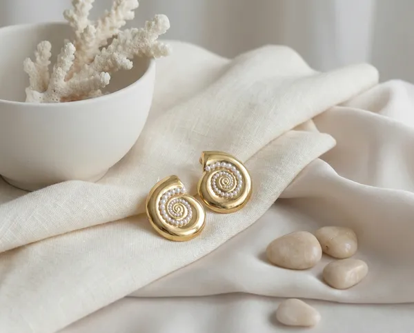 Siaara_18K_Gold_Plated_Anti_Tarnish_Earring_For_Women