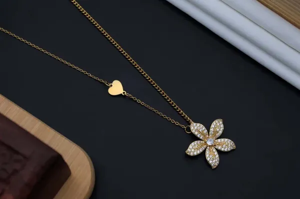 Tavishi_18K_Gold_Plated_Anti_Tarnish_Necklace_For_Women