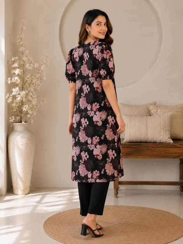 Women's_Black_Floral_Printed_Teby_Kurti_with_Lining