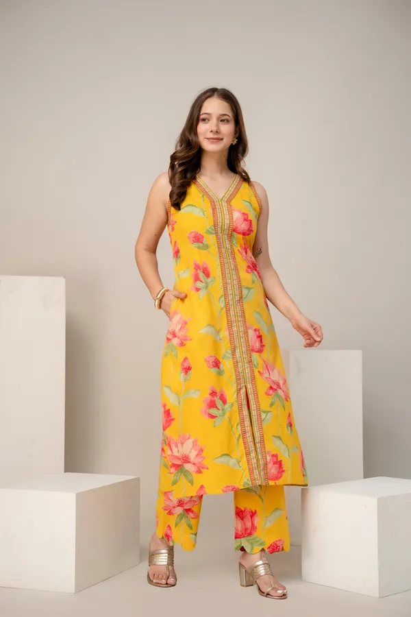Yellow_Floral_Print_Sleeveless_V-Neck_Top_for_Women