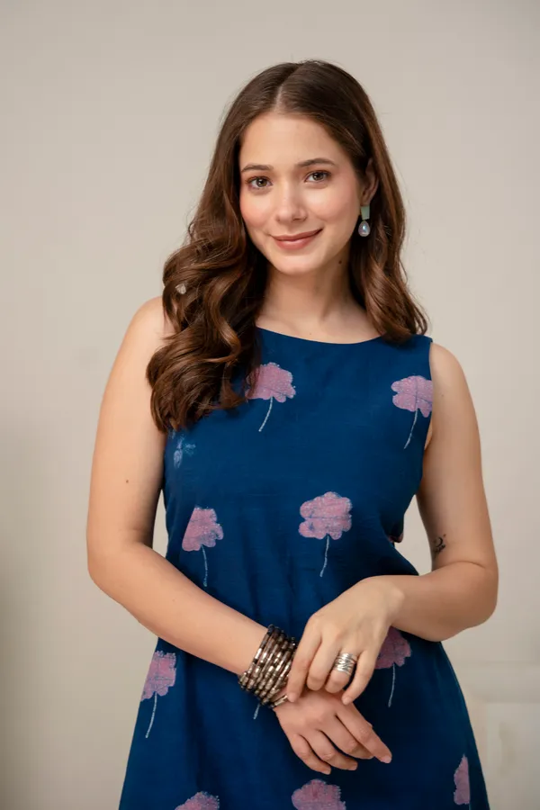 Blue_Cotton_Floral_Print_Sleeveless_Shift_Dress_for_Women
