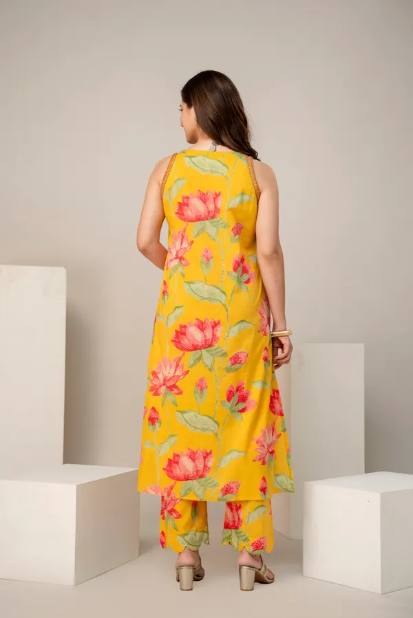 Yellow_Floral_Print_Sleeveless_V-Neck_Top_for_Women
