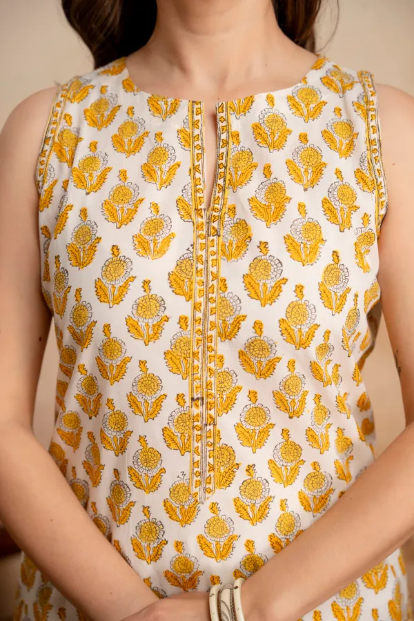 White_Cotton_Yellow_Floral_Print_Sleeveless_Kurta_for_Women