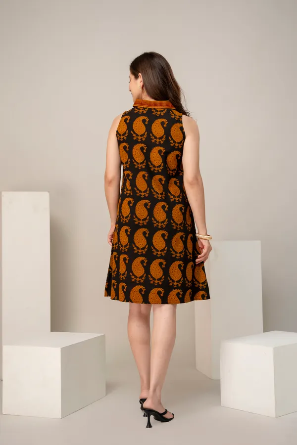 Black_and_Mustard_Paisley_Print_Sleeveless_Shirt_for_Women